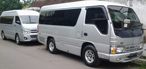 Elf dan Hiace